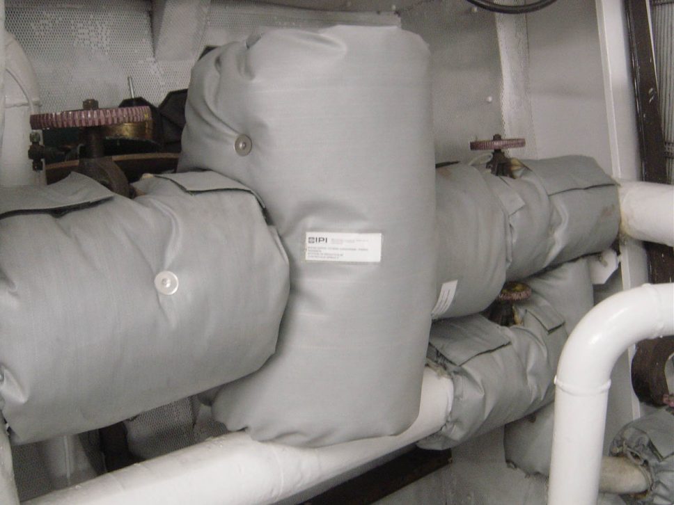 Couverture isolante pour navire